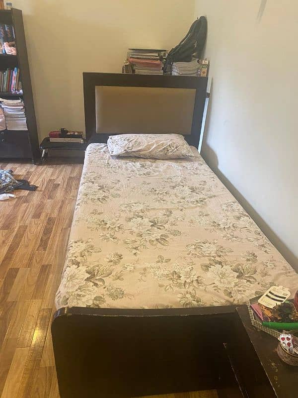 set of 2 single bed 1