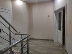 10 MARLA UPPER PORTION LIKE NEW GOOD CONDITION NEAR PARK FOR RENT