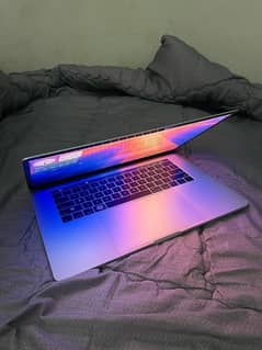 MacBook Pro 2017 i7 15inch