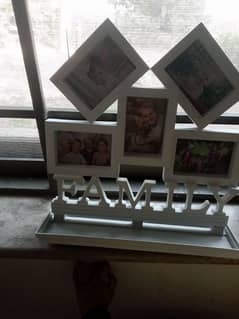 I m selling a wall hanging phopho frame