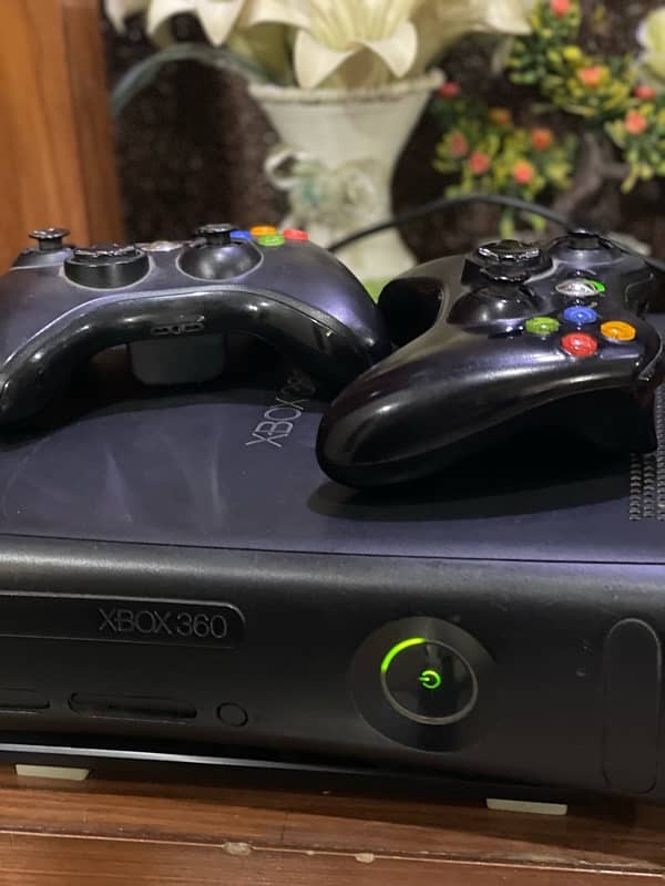 Xbox 360 with 3 wireless controller 1