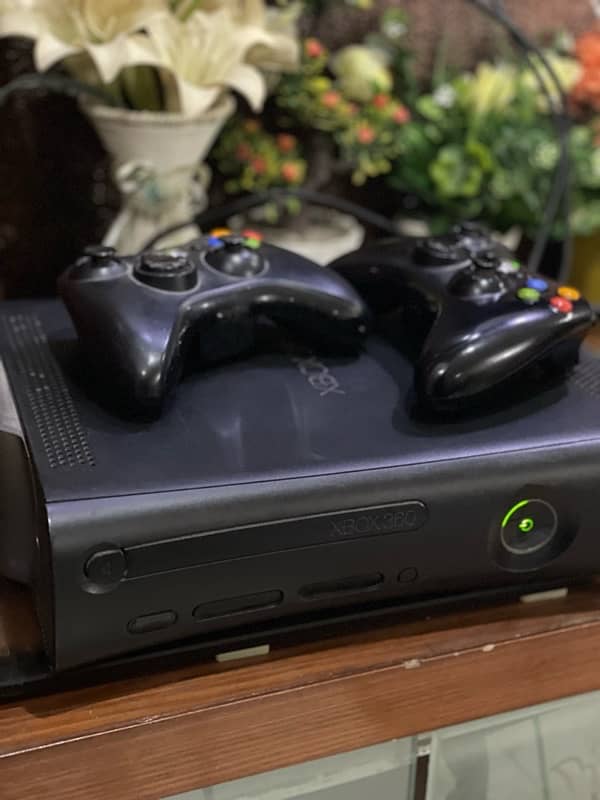 Xbox 360 with 3 wireless controller 2