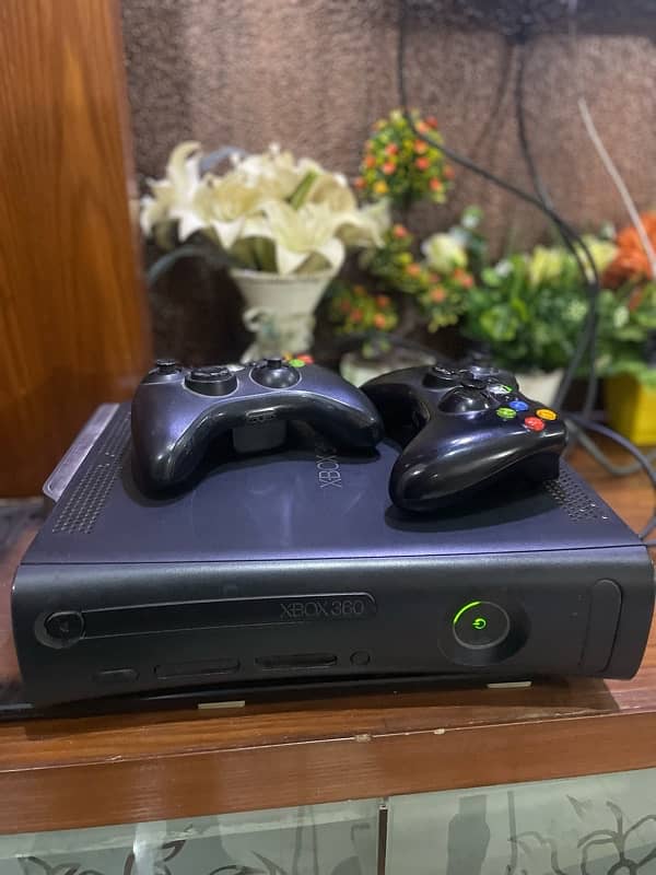 Xbox 360 with 3 wireless controller 3