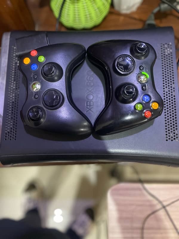 Xbox 360 with 3 wireless controller 4