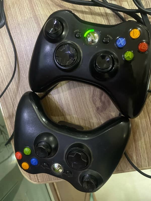 Xbox 360 with 3 wireless controller 7