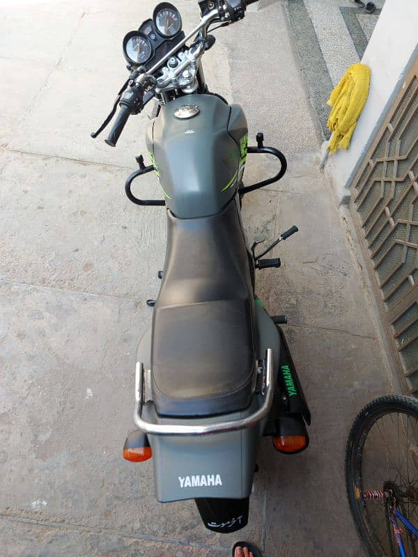 YAMAHA YBR 125G 2023 3