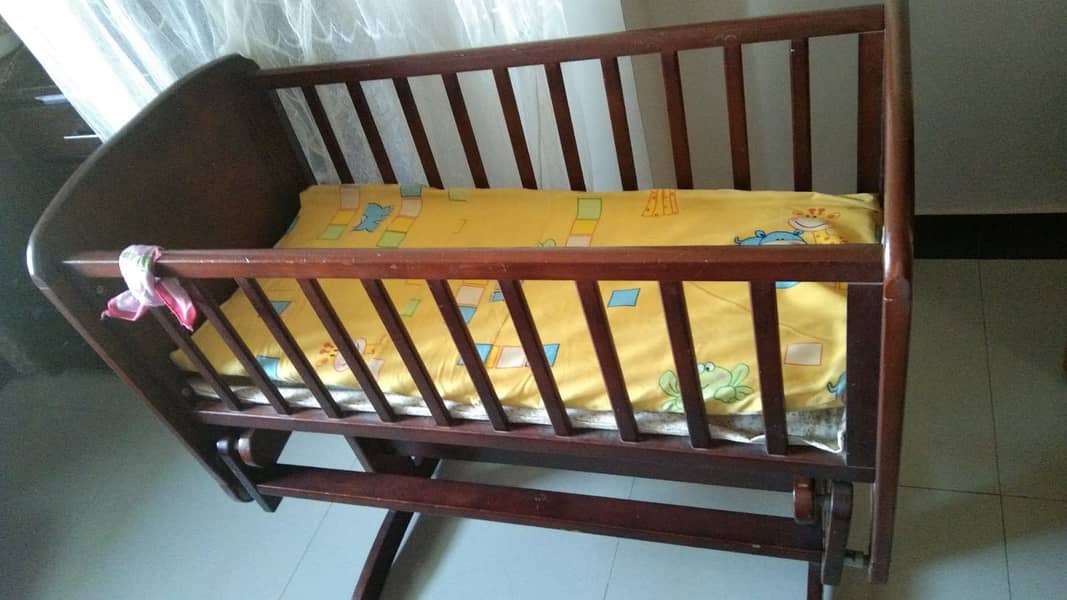 Wooden swinging baby bed/cot 2