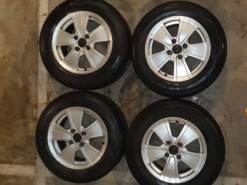 rim 14inch 6j, tyre 185.65. 14 ,brand new condition rim and 75%+ tyres 0