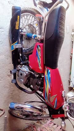 Honda 125 red