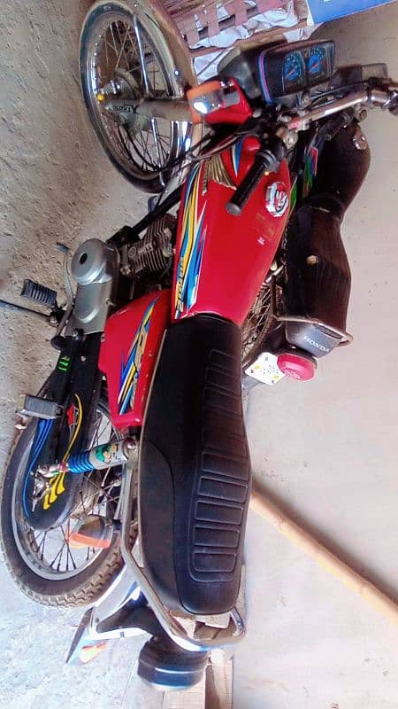 Honda 125 red 3