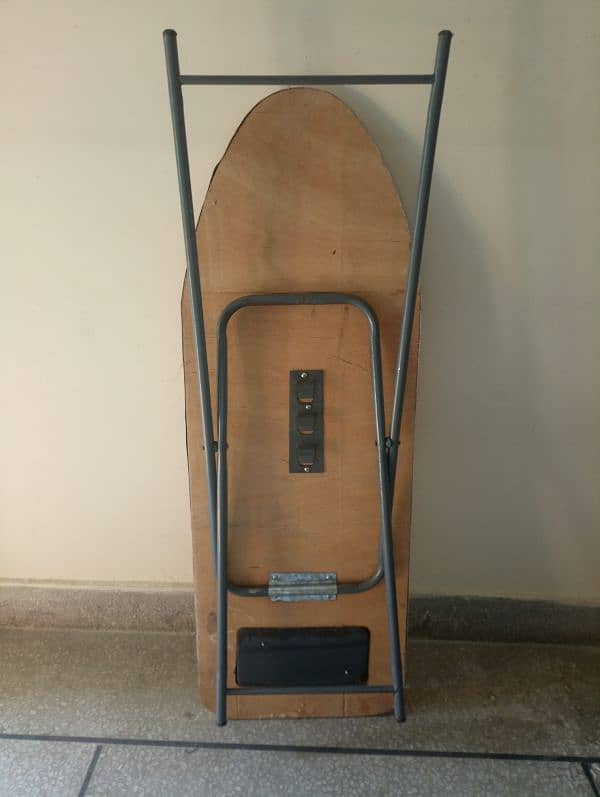 New condition iron stand 4