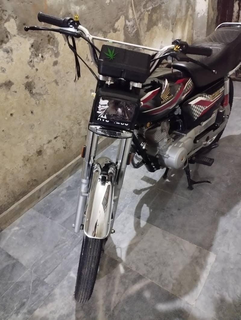 Urgent Selling !!! Honda CG 125 - 2024 - Black in Lahore 0