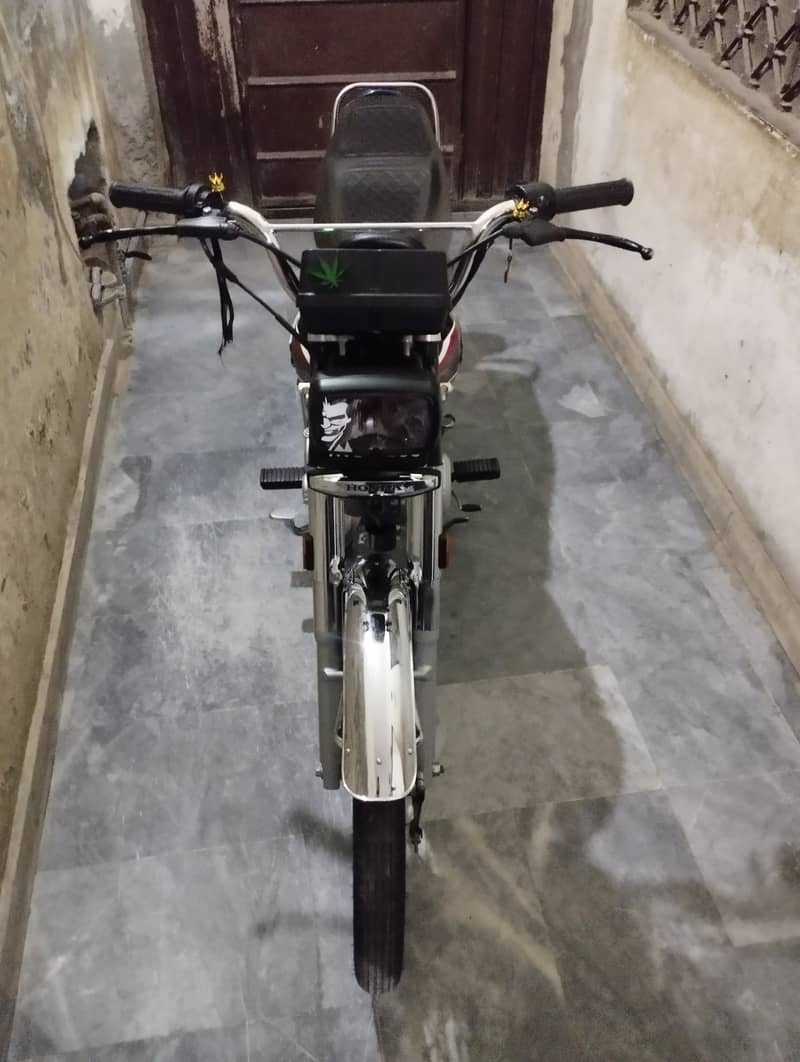 Urgent Selling !!! Honda CG 125 - 2024 - Black in Lahore 1