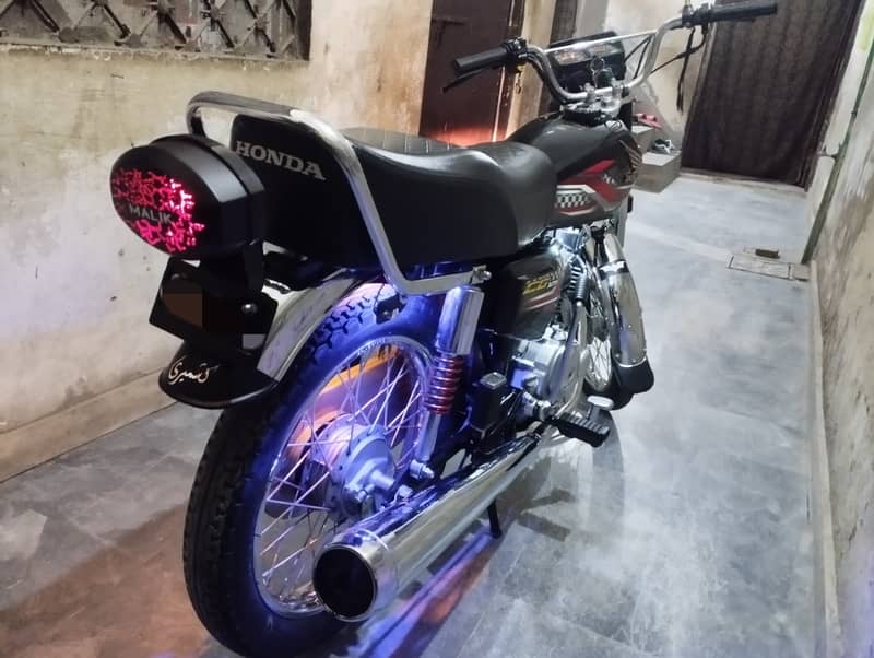 Urgent Selling !!! Honda CG 125 - 2024 - Black in Lahore 2