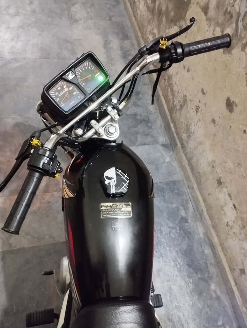 Urgent Selling !!! Honda CG 125 - 2024 - Black in Lahore 7