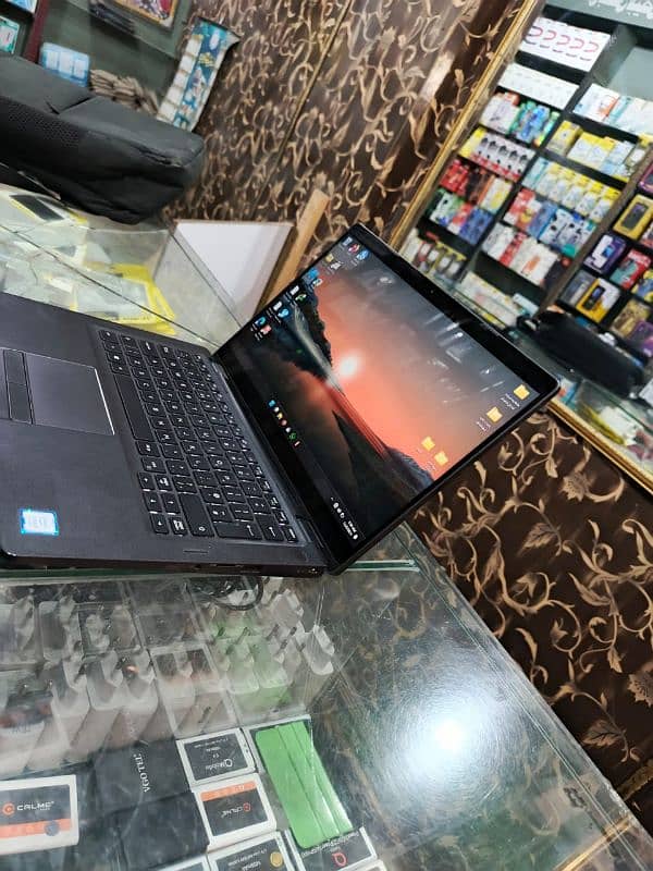 8th gen laptop with Finger and touch screen  full hd screen 3