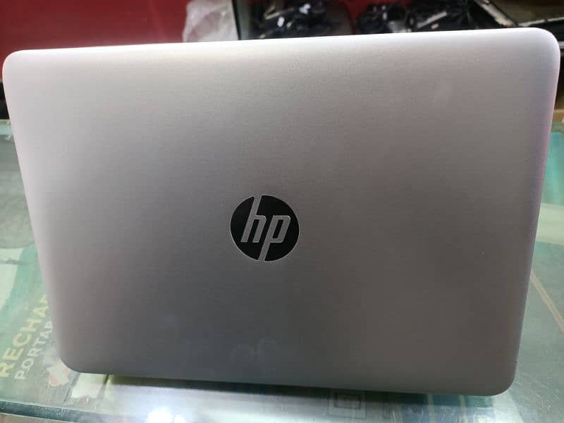 HP 820 0