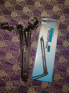 MIC STAND ONLY 1 MONTH USED