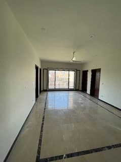 Gulberg Greens 4 Kanal Farmhouse Upper Portion For Rent