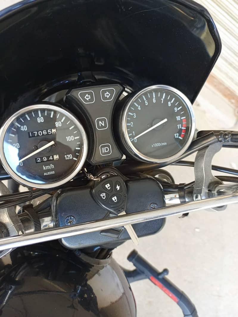 SUZUKI GS150 BLACK BLUE 2021 MODEL REGESTER 2022 15900KM H/P150 IN QTA 13