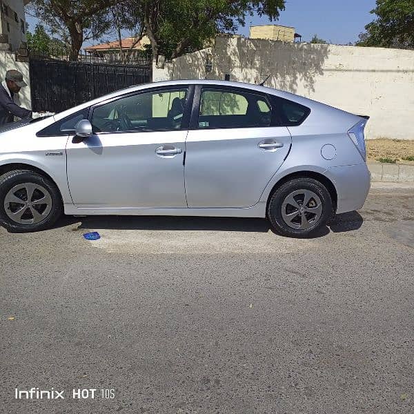 Toyota Prius 2014/2018 very care fully used by Armed Forces 3