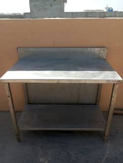 Stainless steel table with two burners