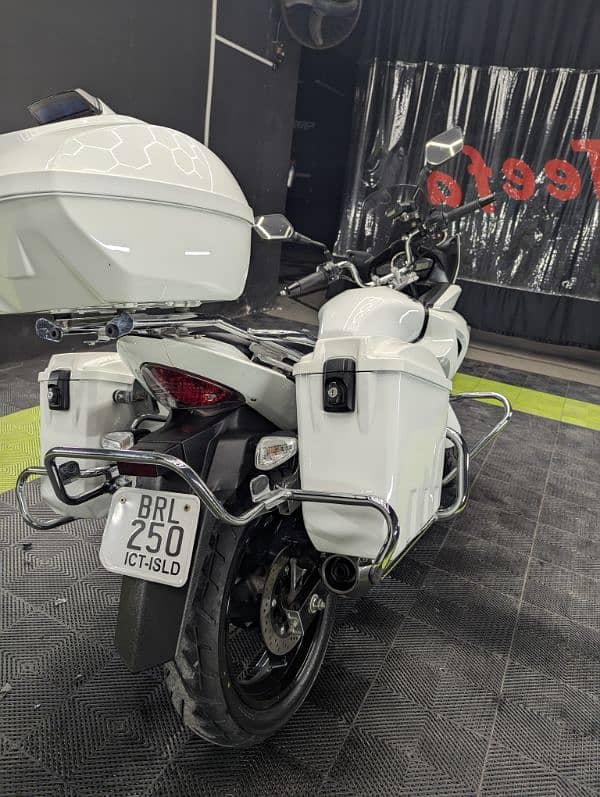 Suzuki Inazuma 250 Brand New condition immaculate condition 6