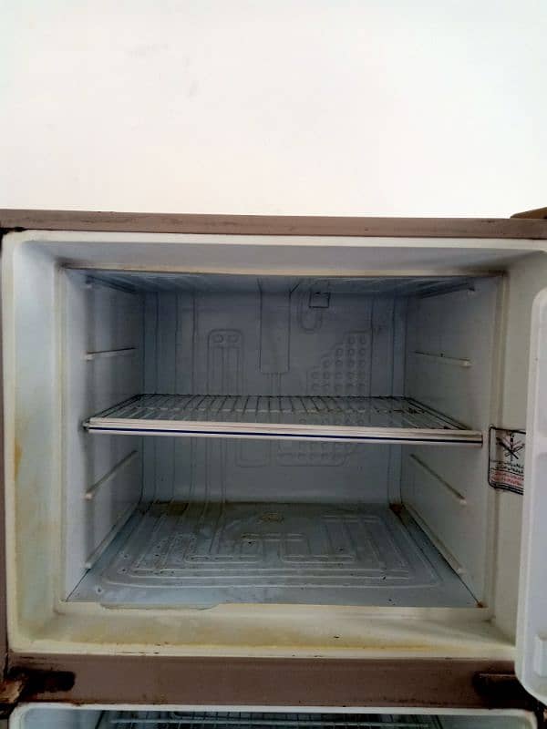 Fridge for sale* Dawlance fridge med size 4