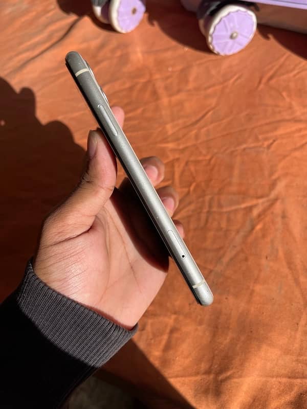 I’m selling my iPhone 11 128gb non pta sim working 3