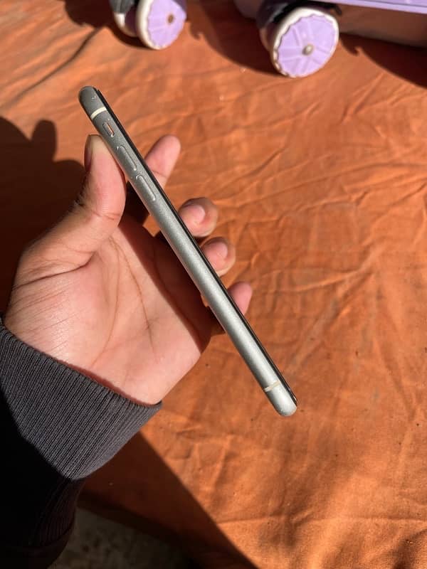 I’m selling my iPhone 11 128gb non pta sim working 4