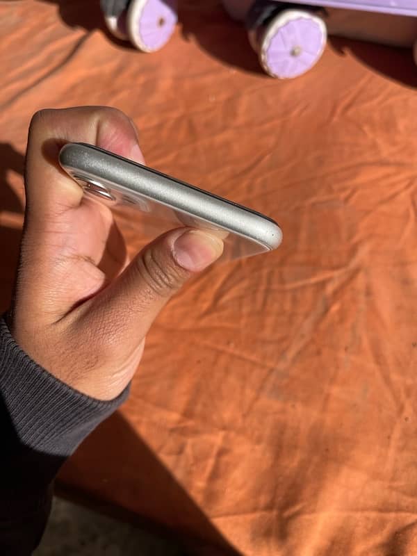 I’m selling my iPhone 11 128gb non pta sim working 5