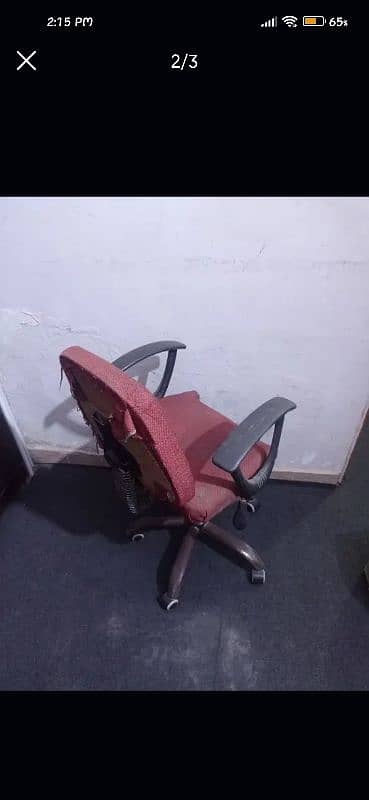 computer chair h sb kuch theek istemal m h  only sell no exchange 1