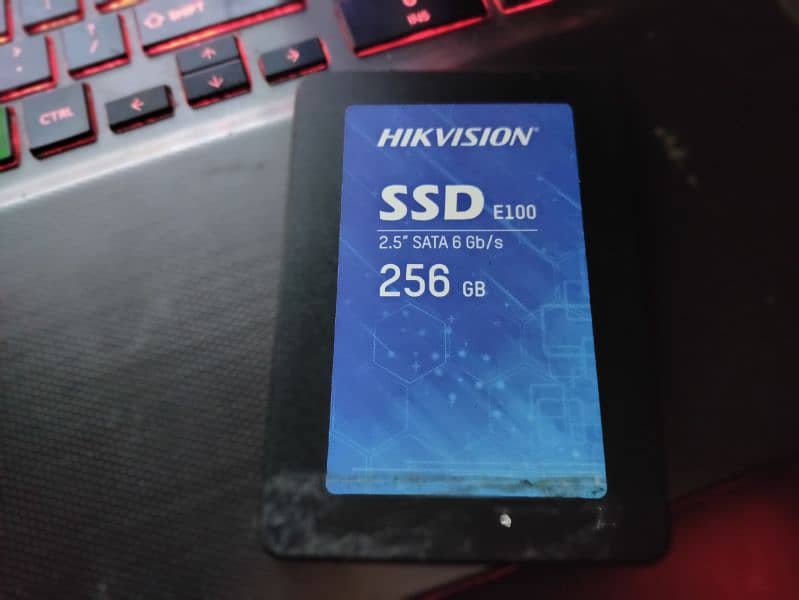 Hikvision 256 GB SSD 0