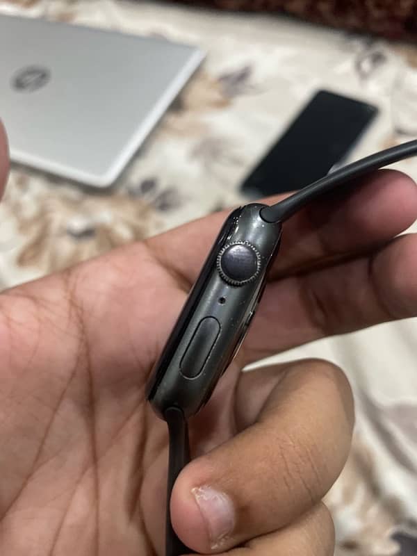 Apple Watch series 5 44mm space grey 32 GB GPS version 1