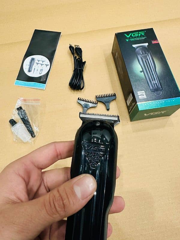 VGR V-982 Digital Display Professional Cordless Hair Clipper 7