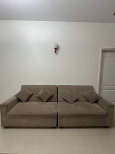 4 seater split able sofa