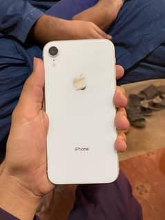 i phone xr non pta factory unlock 64Gb 10/10 white whatapp 03416989792