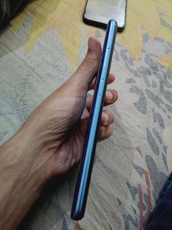 Realme 9i, 6/128, PTA approved 4