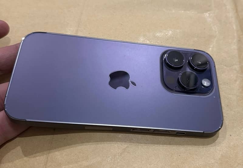 IPhone 14 Pro deep purple 3