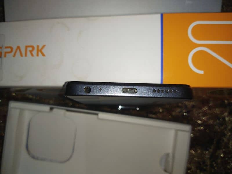 Spark 20 Full Box 8 256 Exchange posible Just call Location Jaranwala 3