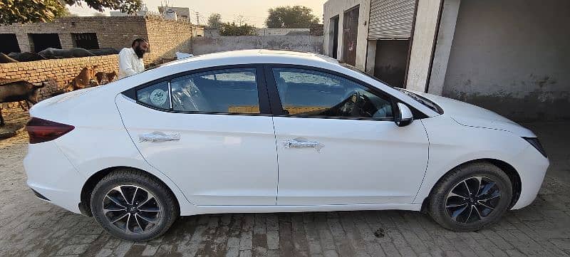 Hyundai Elantra 2024 1