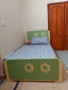 3 SINGLE BEDS (without mattress) AND DRESSING TABLE