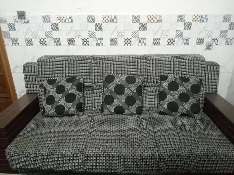 5 seater with cushions 1