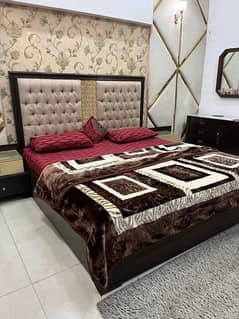 bed set with 2 side tables (no mattress )