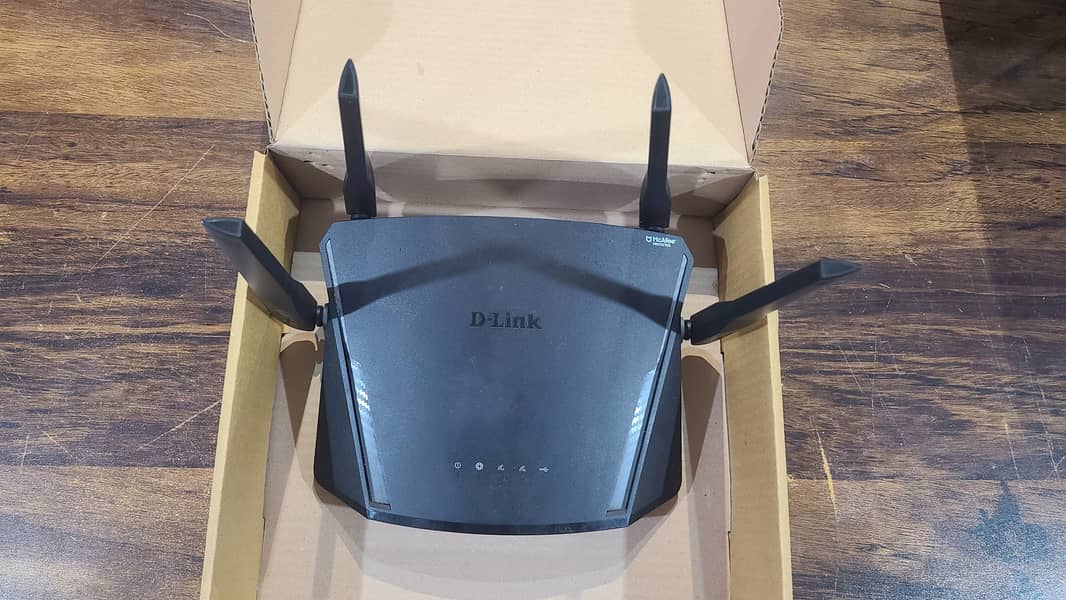 Dlink DIR-1960 EXO AC1900 Smart Mesh Gigabit Router (Box Opened) 8