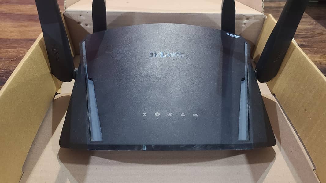 Dlink DIR-1960 EXO AC1900 Smart Mesh Gigabit Router (Box Opened) 9