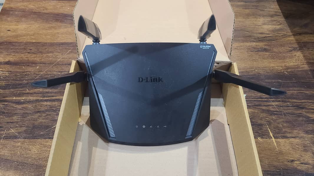 Dlink DIR-1960 EXO AC1900 Smart Mesh Gigabit Router (Box Opened) 11