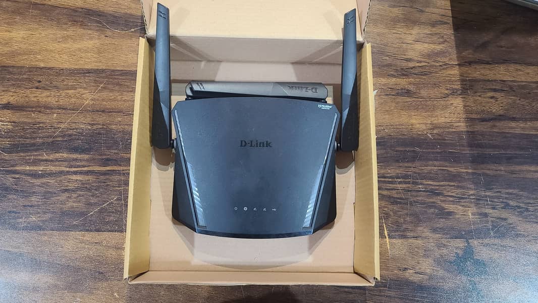 Dlink DIR-1960 EXO AC1900 Smart Mesh Gigabit Router (Box Opened) 15