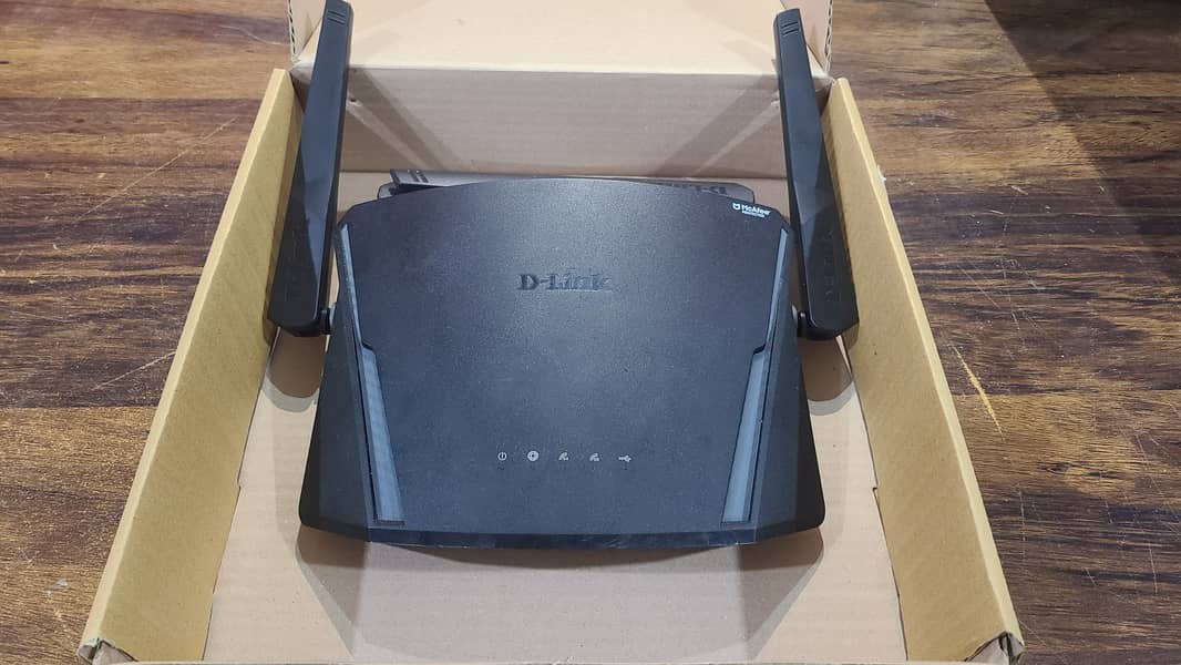 Dlink DIR-1960 EXO AC1900 Smart Mesh Gigabit Router (Box Opened) 16