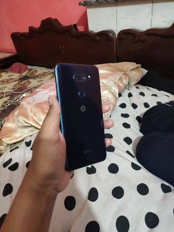 lg v30 thinq blue colur 10/10 64 gb 0